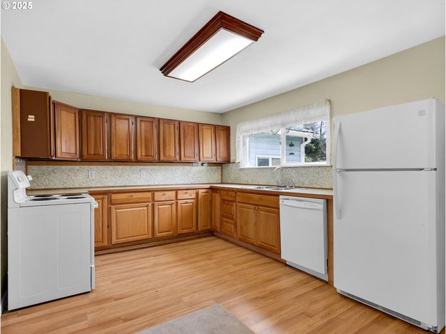 125 Sw CEDAR Ave, Warrenton, OR 97146