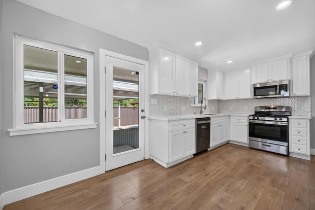 2624 51st St, Sacramento, CA 95817