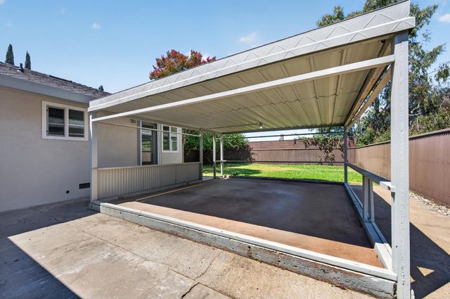 2624 51st St, Sacramento, CA 95817