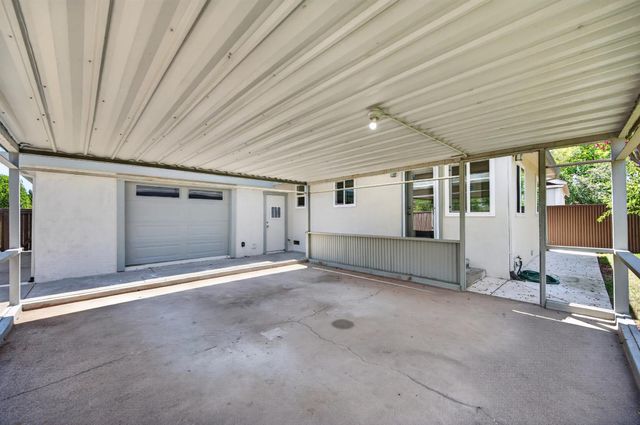2624 51st St, Sacramento, CA 95817