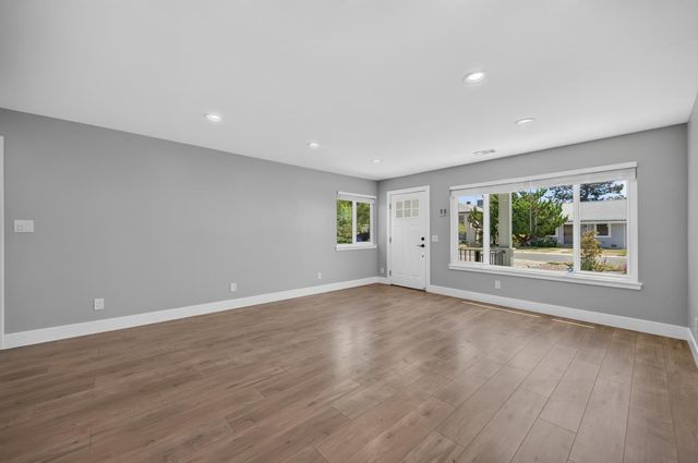 2624 51st St, Sacramento, CA 95817