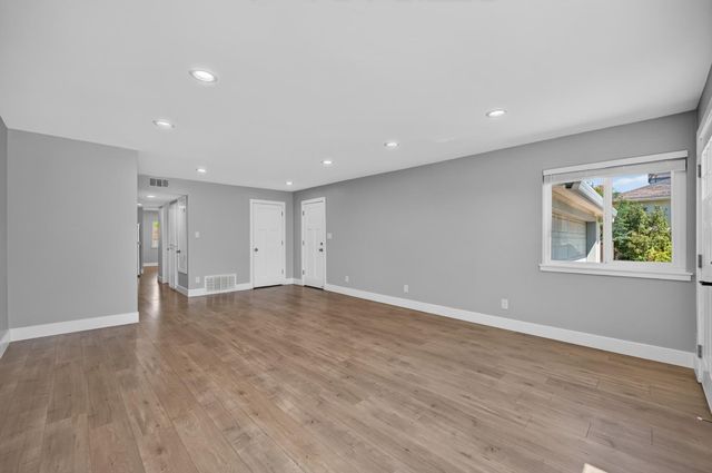 2624 51st St, Sacramento, CA 95817