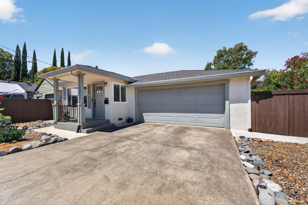 2624 51st St, Sacramento, CA 95817