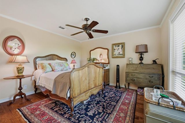 301 Kiowa Drive E, Lake Kiowa, TX 76240