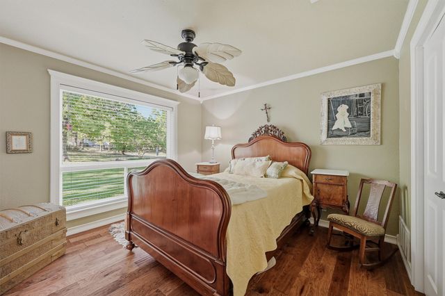 301 Kiowa Drive E, Lake Kiowa, TX 76240