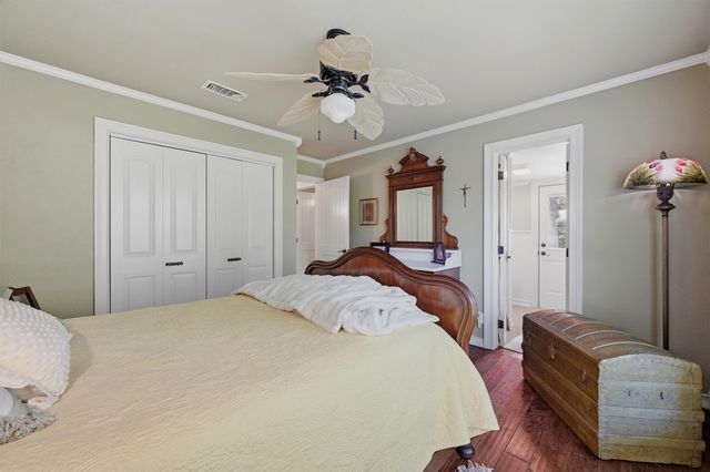 301 Kiowa Drive E, Lake Kiowa, TX 76240