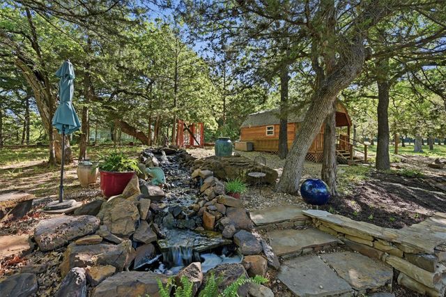 301 Kiowa Drive E, Lake Kiowa, TX 76240