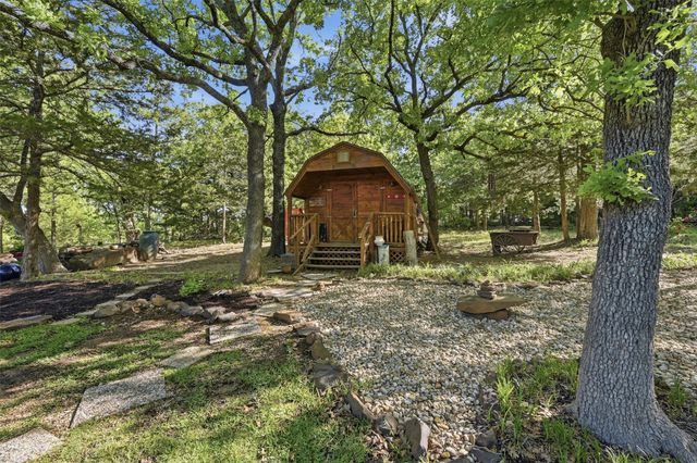301 Kiowa Drive E, Lake Kiowa, TX 76240