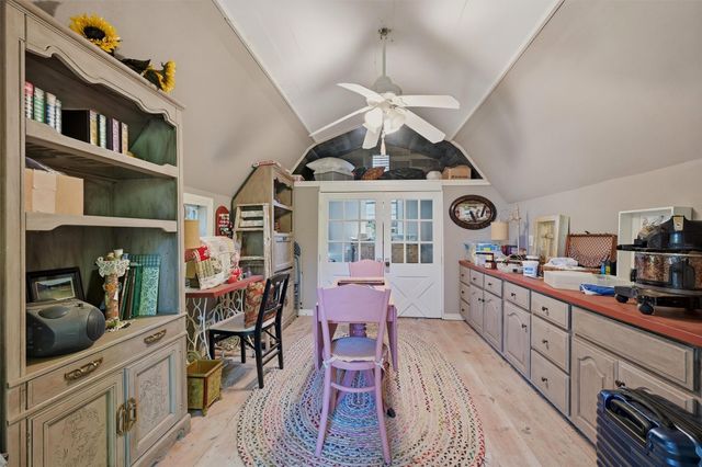 301 Kiowa Drive E, Lake Kiowa, TX 76240