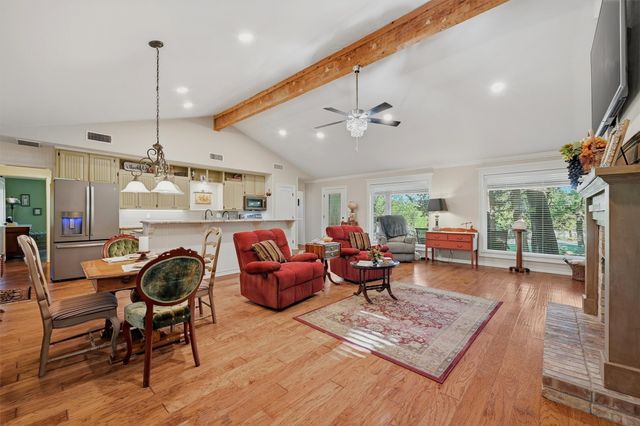 301 Kiowa Drive E, Lake Kiowa, TX 76240