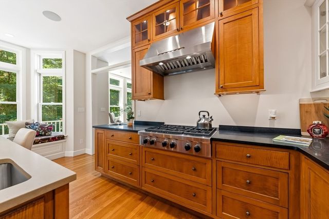 49 Buswell Park, Newton, MA 02458