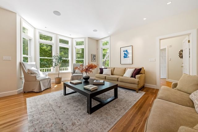 49 Buswell Park, Newton, MA 02458