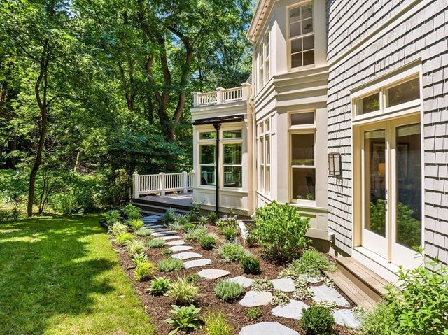 49 Buswell Park, Newton, MA 02458