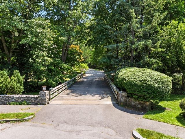49 Buswell Park, Newton, MA 02458