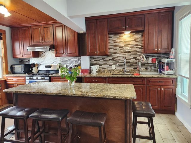 60 Circuit Ave S,, Worcester, MA 01603