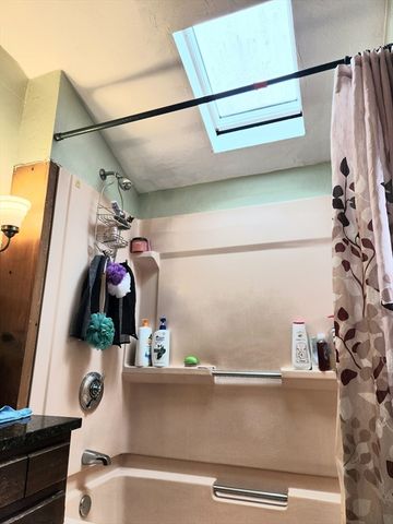 60 Circuit Ave S,, Worcester, MA 01603