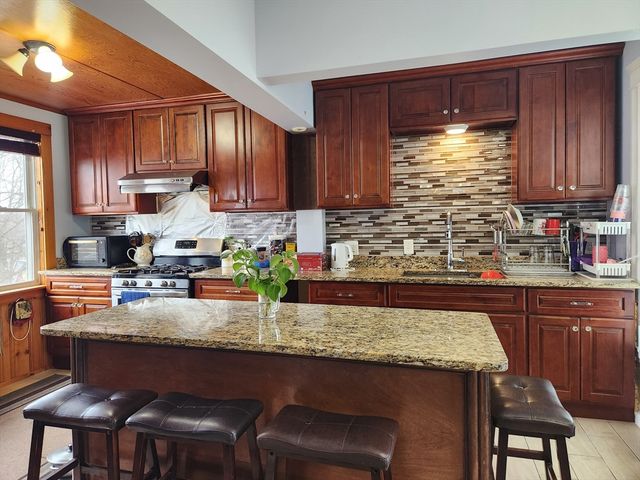 60 Circuit Ave S,, Worcester, MA 01603