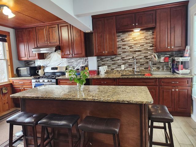 60 Circuit Ave S,, Worcester, MA 01603