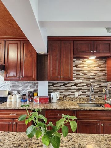 60 Circuit Ave S,, Worcester, MA 01603