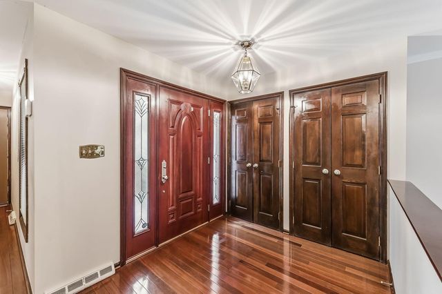 2060 Mackenzie Drive, 2, Columbus, OH 43220