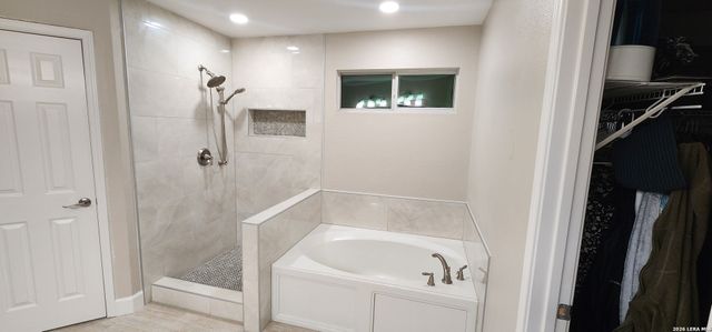 13027 Five Brooks, Helotes, TX 78023