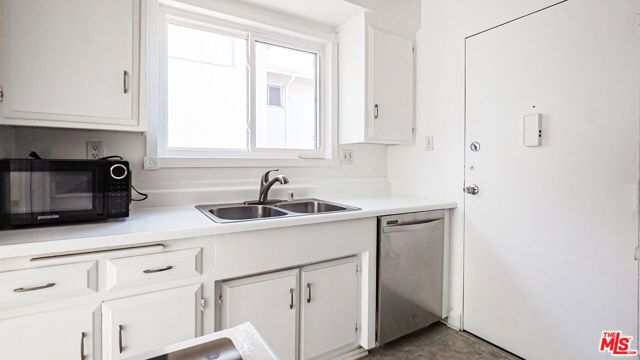 1525 N Hayworth Avenue 204, Los Angeles, CA 90046