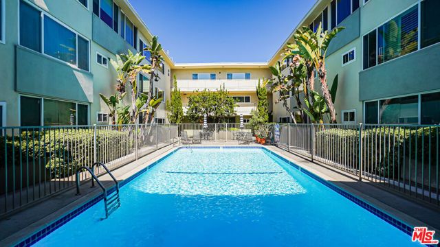 1525 N Hayworth Avenue 204, Los Angeles, CA 90046