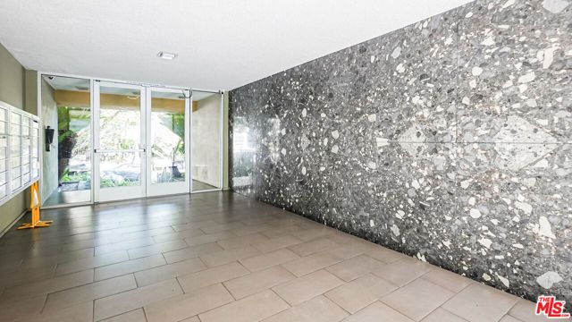 1525 N Hayworth Avenue 204, Los Angeles, CA 90046