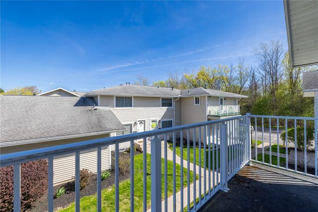 647 Eastbrooke Lane, Brighton, NY 14618