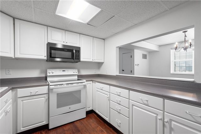 136 Centennial 305, Sewickley, PA 15143