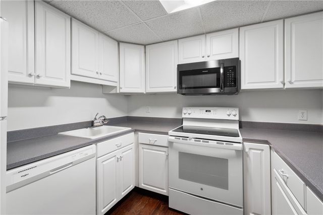 136 Centennial 305, Sewickley, PA 15143