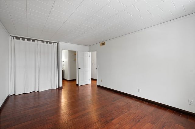 136 Centennial 305, Sewickley, PA 15143