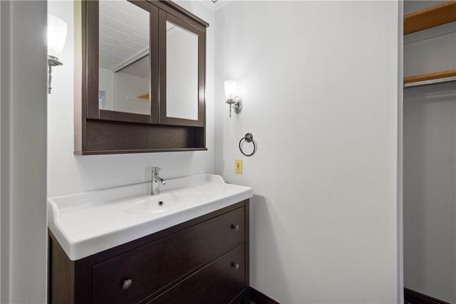 136 Centennial 305, Sewickley, PA 15143