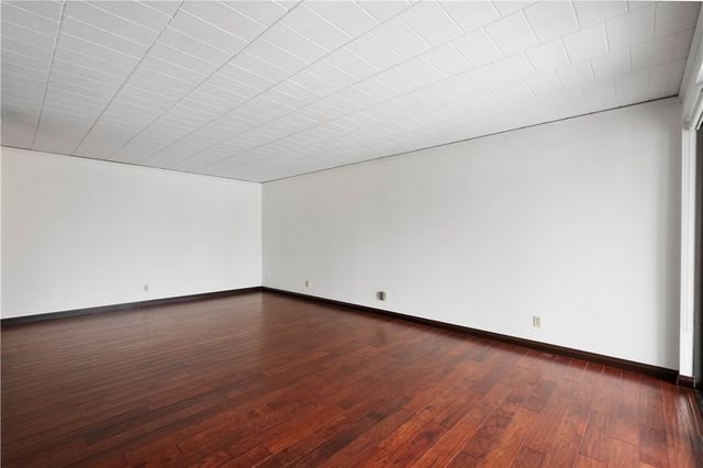 136 Centennial 305, Sewickley, PA 15143