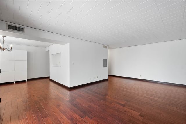 136 Centennial 305, Sewickley, PA 15143