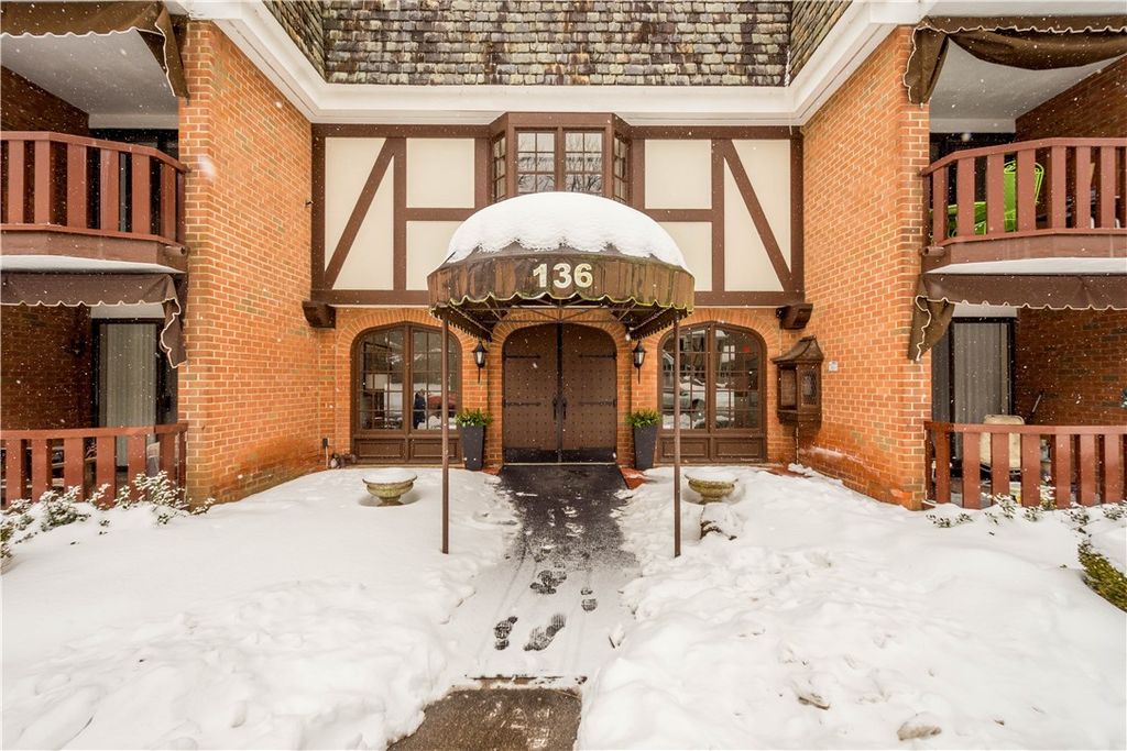 136 Centennial 305, Sewickley, PA 15143