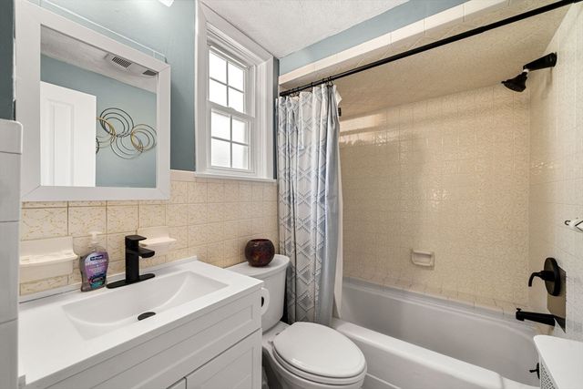 90 Forest St, Melrose, MA 02176