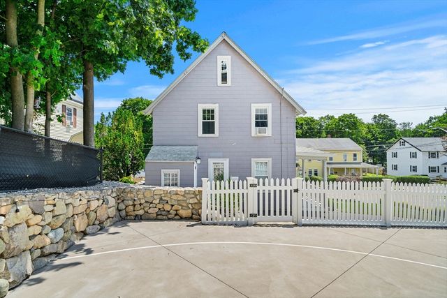 90 Forest St, Melrose, MA 02176