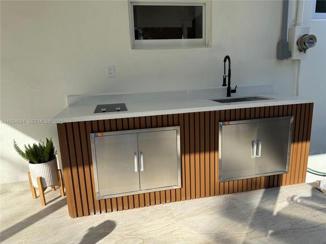 260 NW 119th St, Miami, FL 33168