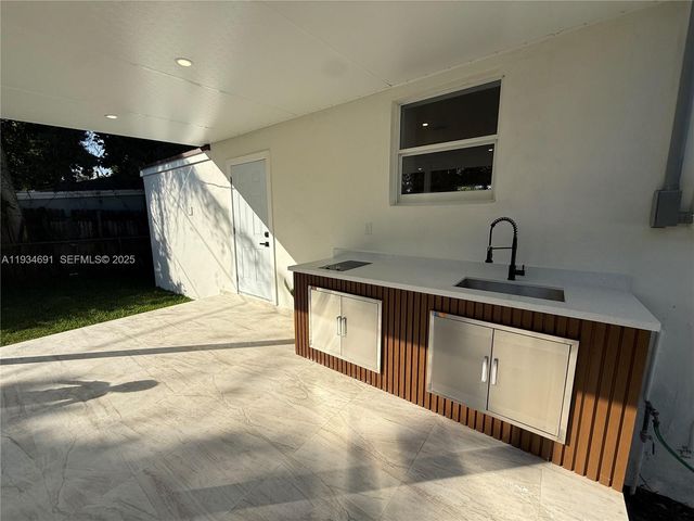 260 NW 119th St, Miami, FL 33168