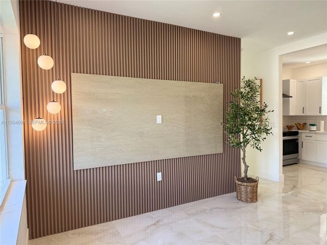 260 NW 119th St, Miami, FL 33168