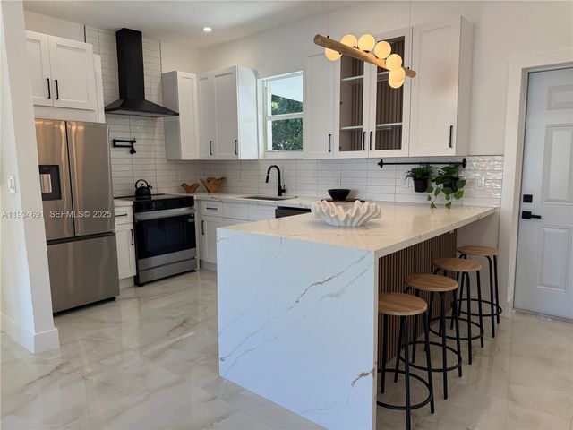 260 NW 119th St, Miami, FL 33168