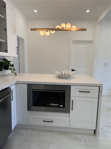 260 NW 119th St, Miami, FL 33168