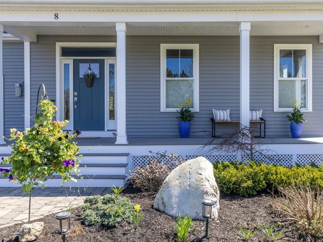 8 Medalist Drive, South Burlington, VT 05403