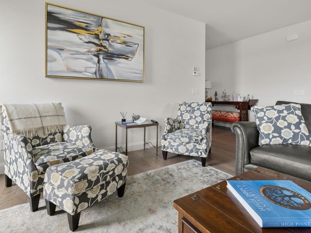 8 Medalist Drive, South Burlington, VT 05403