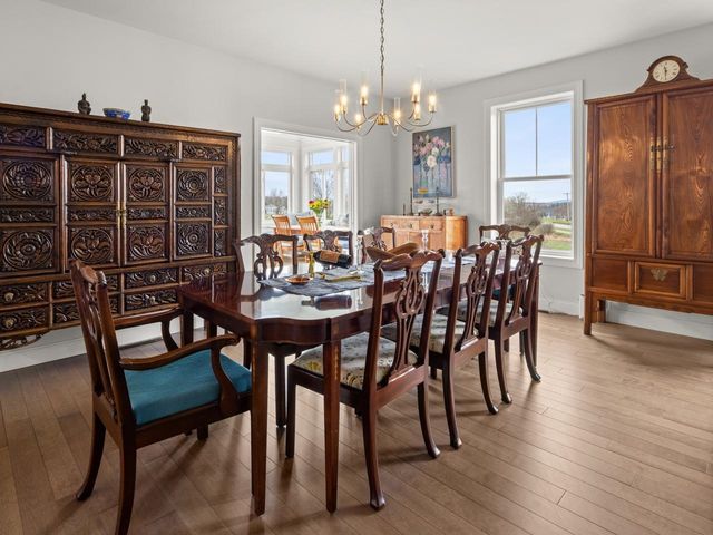 8 Medalist Drive, South Burlington, VT 05403