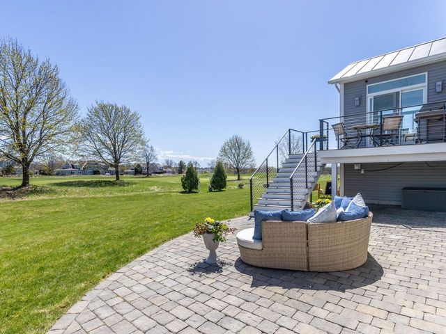 8 Medalist Drive, South Burlington, VT 05403