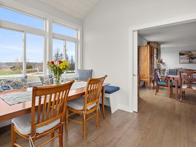 8 Medalist Drive, South Burlington, VT 05403