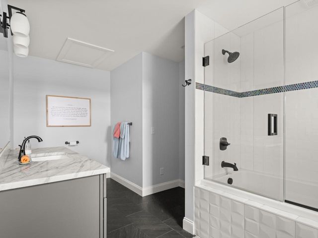 8 Medalist Drive, South Burlington, VT 05403