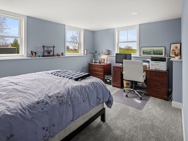 8 Medalist Drive, South Burlington, VT 05403